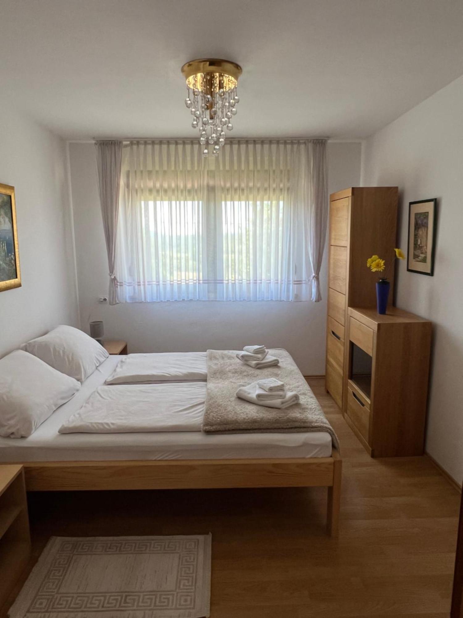 Anamarija Apartments Licko Petrovo Selo Zewnętrze zdjęcie