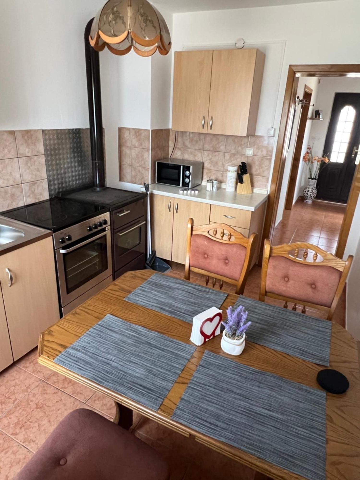 Anamarija Apartments Licko Petrovo Selo Zewnętrze zdjęcie