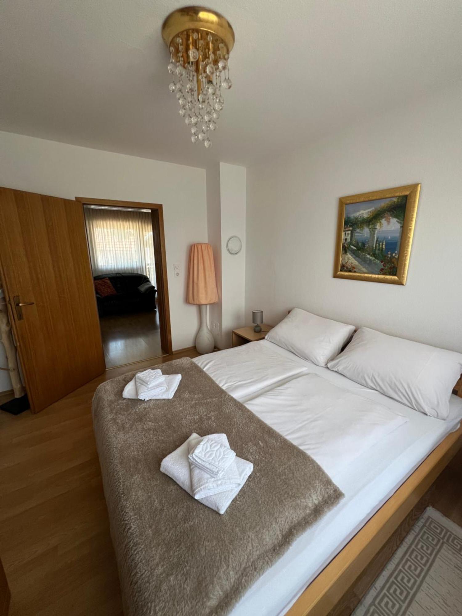 Anamarija Apartments Licko Petrovo Selo Zewnętrze zdjęcie