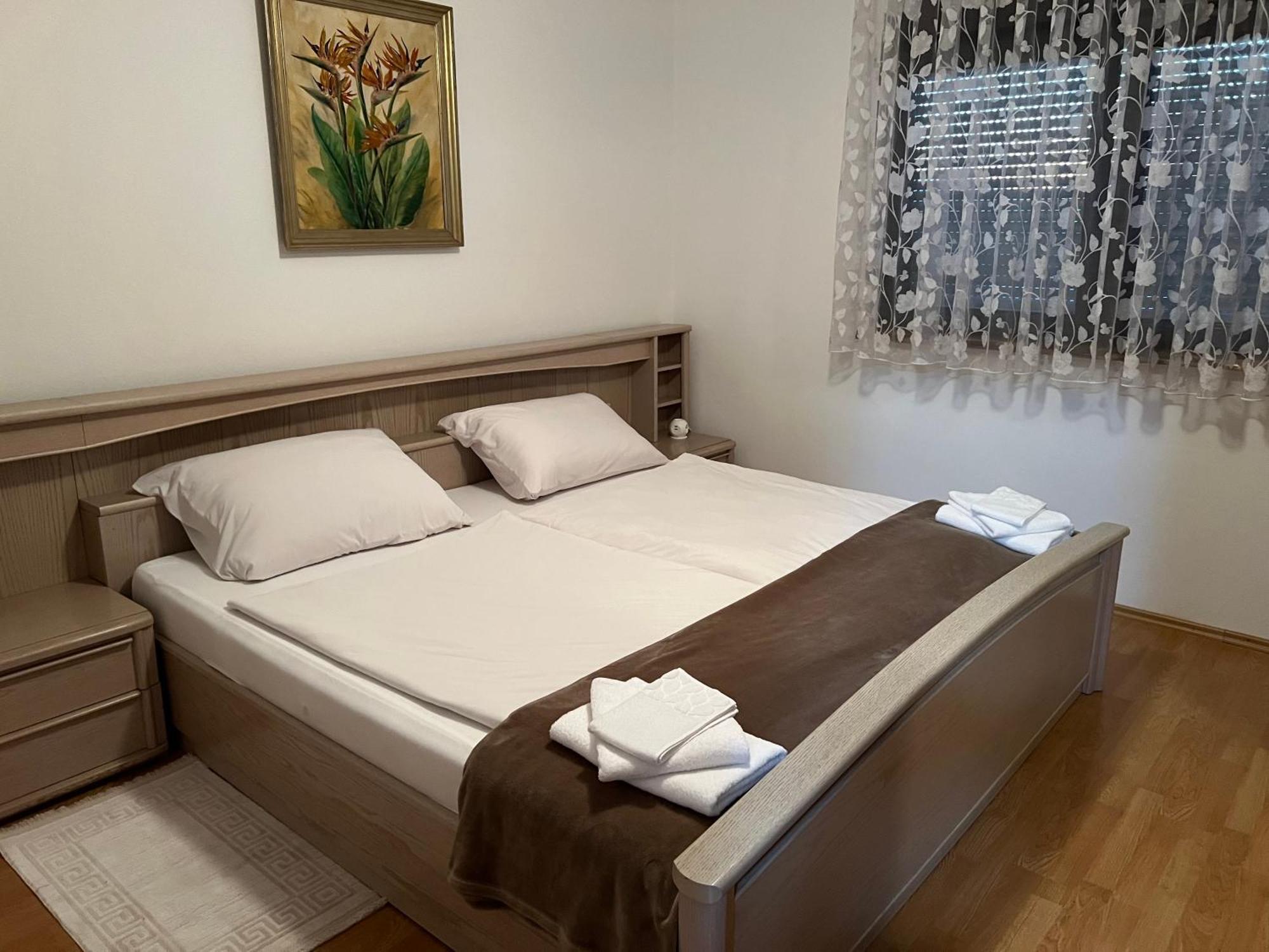 Anamarija Apartments Licko Petrovo Selo Zewnętrze zdjęcie