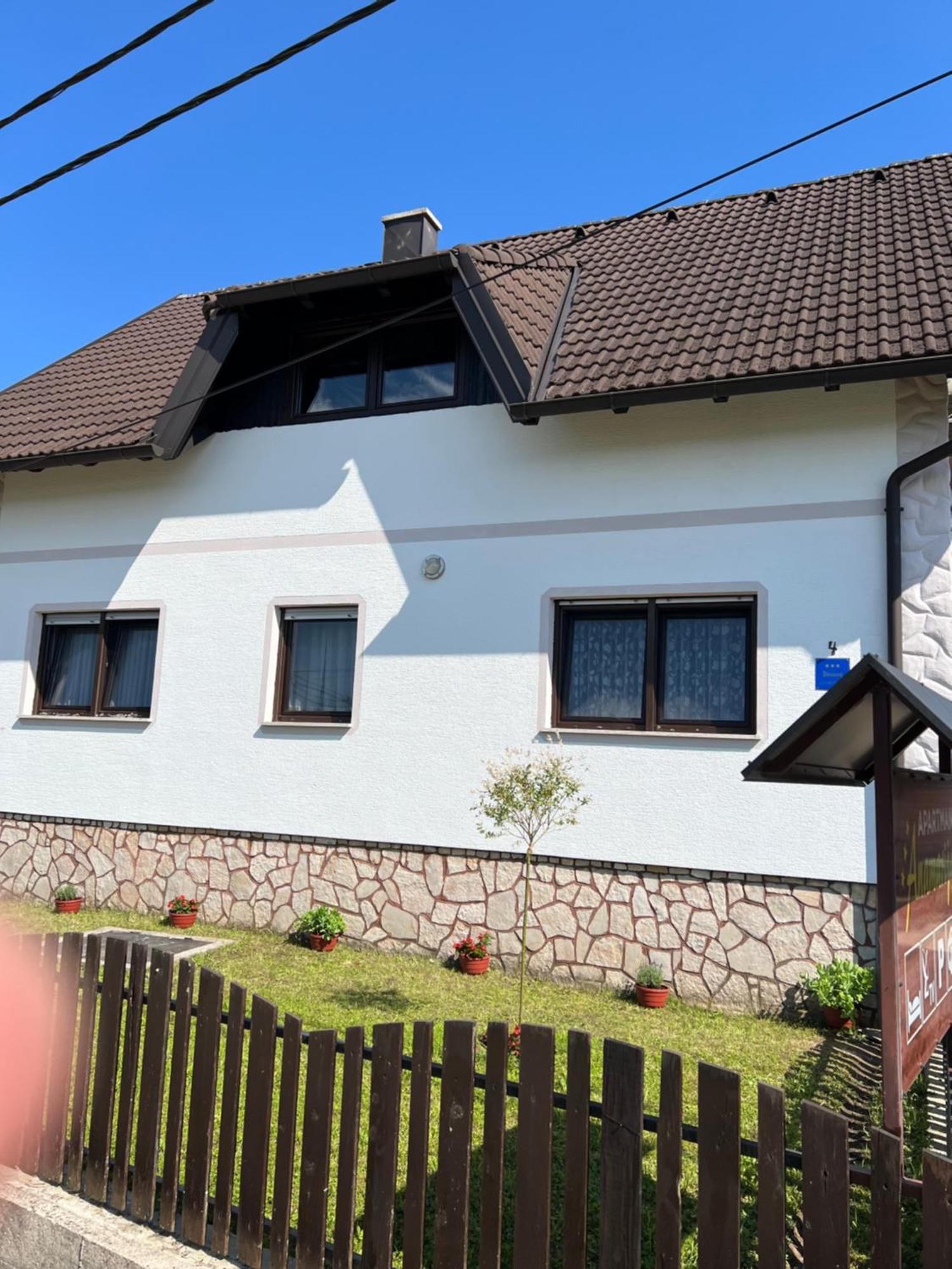 Anamarija Apartments Licko Petrovo Selo Zewnętrze zdjęcie