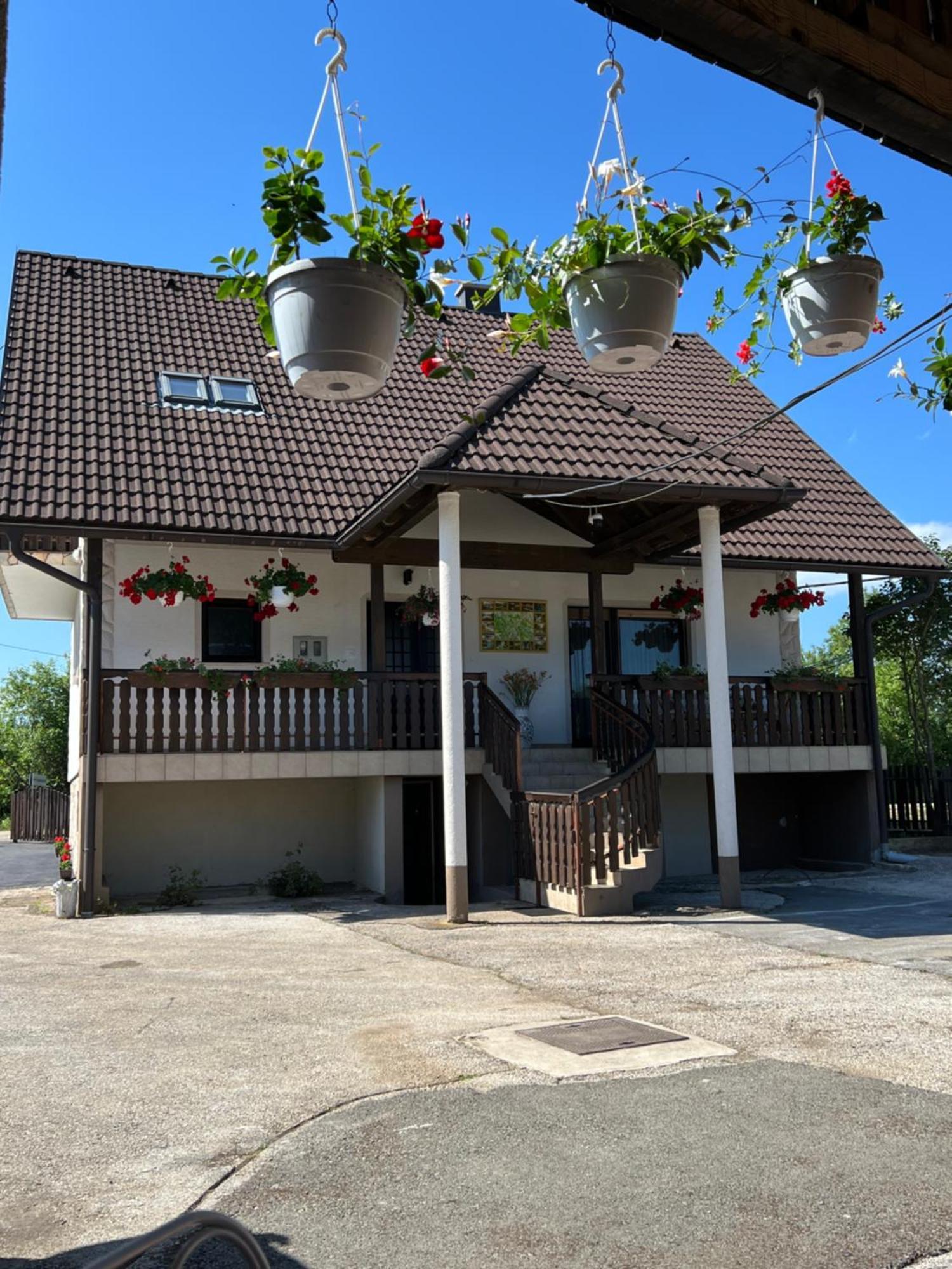 Anamarija Apartments Licko Petrovo Selo Zewnętrze zdjęcie