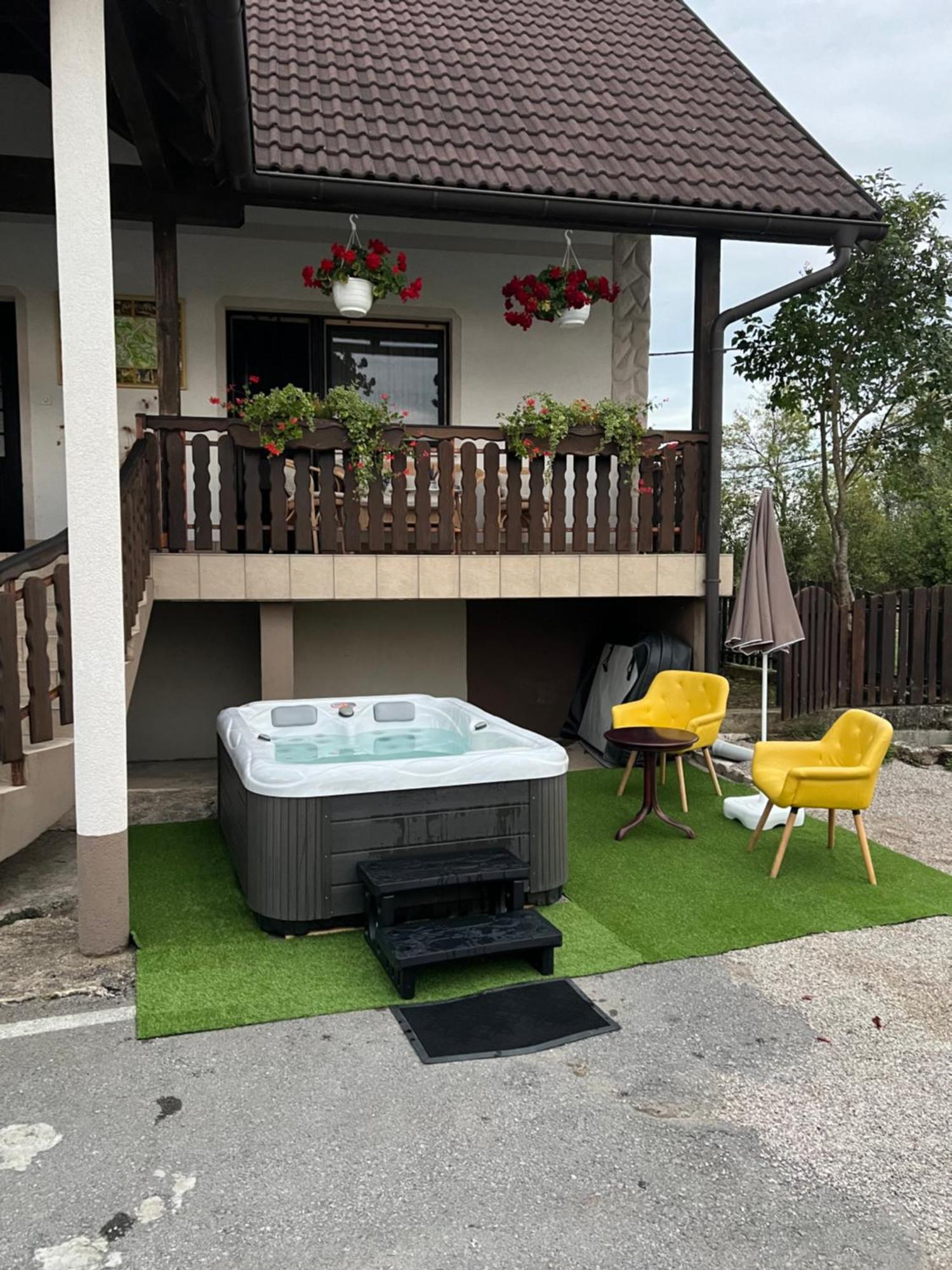 Anamarija Apartments Licko Petrovo Selo Zewnętrze zdjęcie