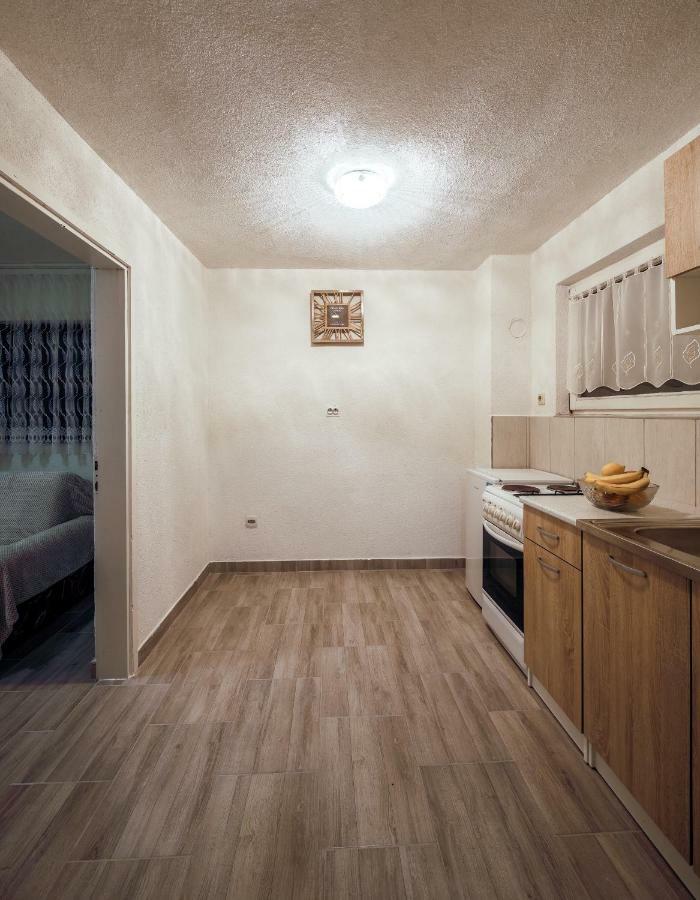 Anamarija Apartments Licko Petrovo Selo Zewnętrze zdjęcie