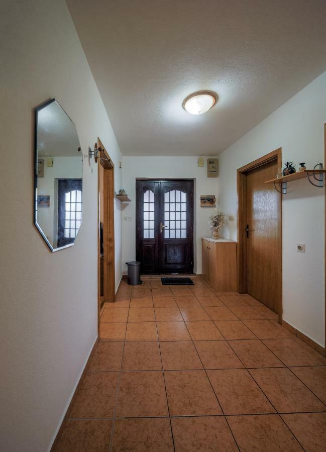 Anamarija Apartments Licko Petrovo Selo Zewnętrze zdjęcie